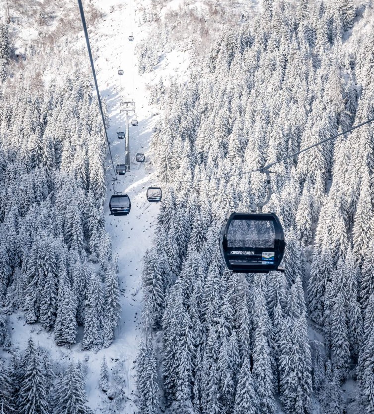 Verschneite Waldlandschaft mit Kieslerbahn im Großarltal. © TVB Großarltal